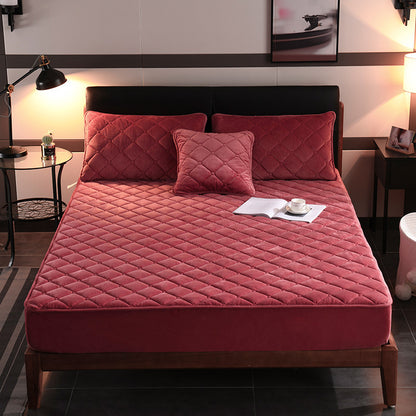 Crystal Fleece Padded Bed Cover: Luxurious Comfort