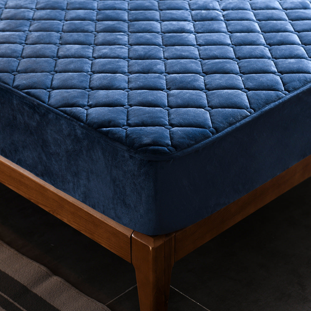 Crystal Fleece Padded Bed Cover: Luxurious Comfort