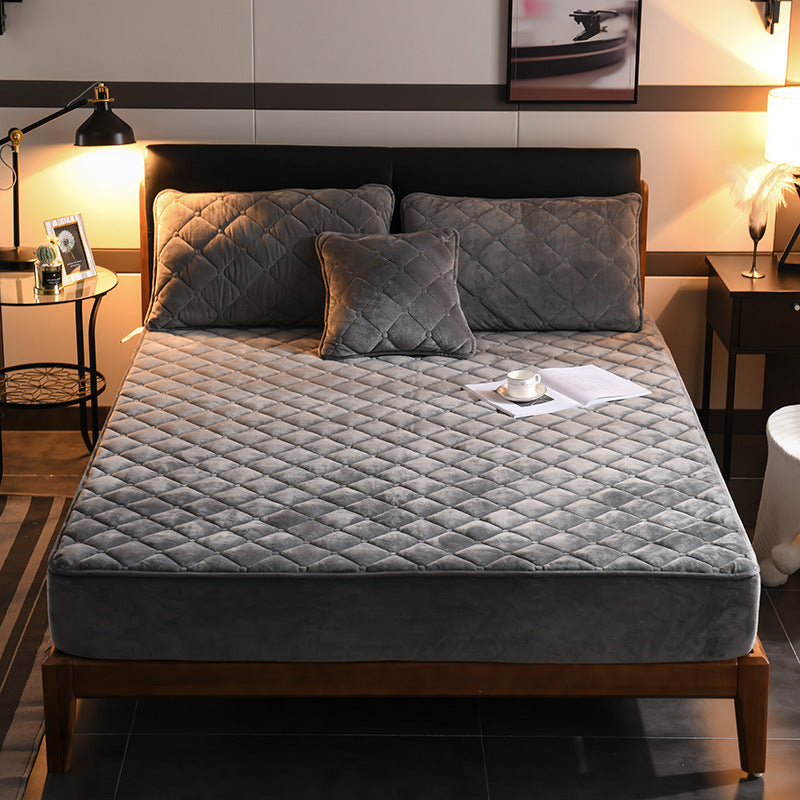 Crystal Fleece Padded Bed Cover: Luxurious Comfort